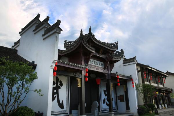 逃离废弃的城堡